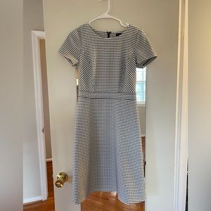 Beautiful Petite small checkered fabric. Slim fit.